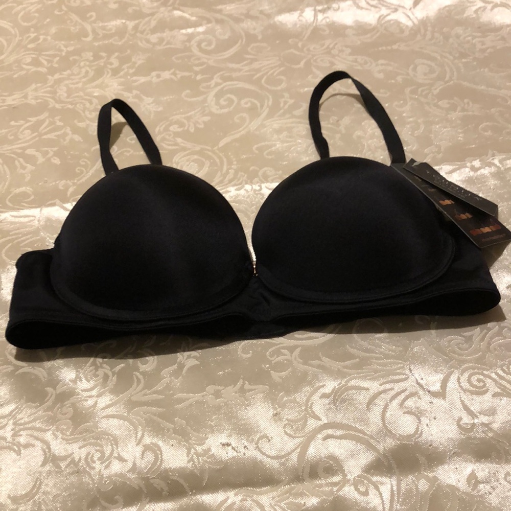 NWT YOUMITA BRA SIZE 34 B COLOR BLACK.